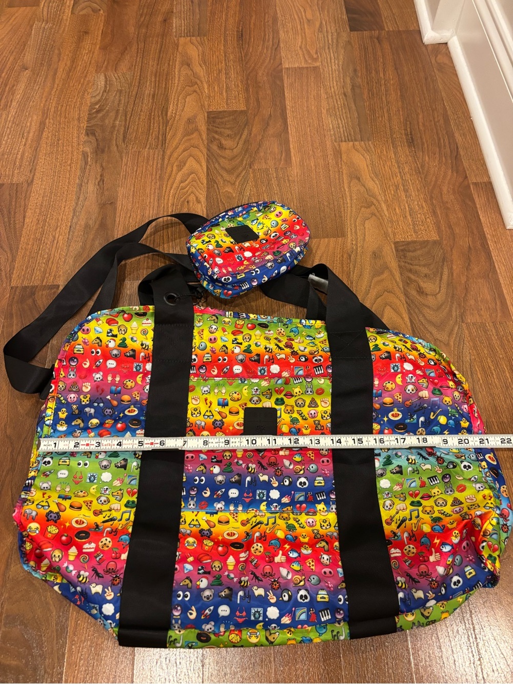 Terez x Go! SAC Emoji Rainbow Duffel Bag & Pouch Lightweight Packable NWOT Strap - Picture 8 of 9